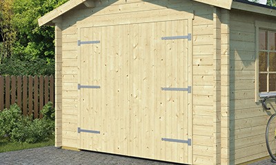 Garage met dubbele houten deur